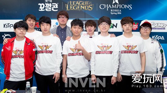 另一名后卫 另一名后卫